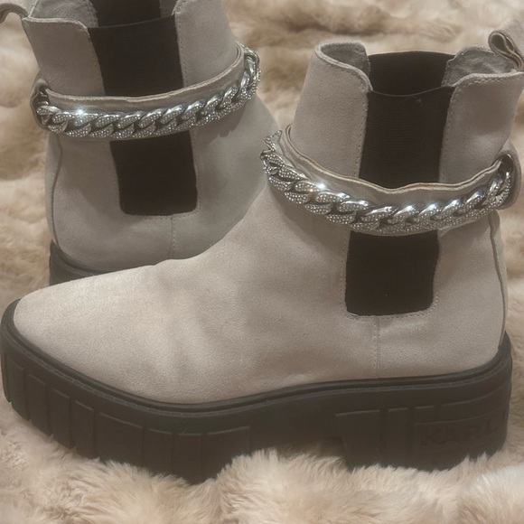 Karl Lagerfeld Paris Suede Chelsea Boots – Chain Ankle Detail, Lug Sole | 7–7.5 - Picture 9 of 16